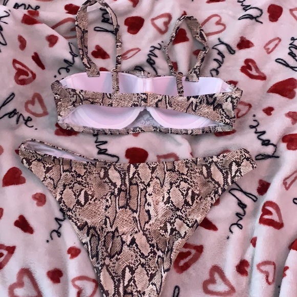 Snake skin bikini - Picture 2 of 3